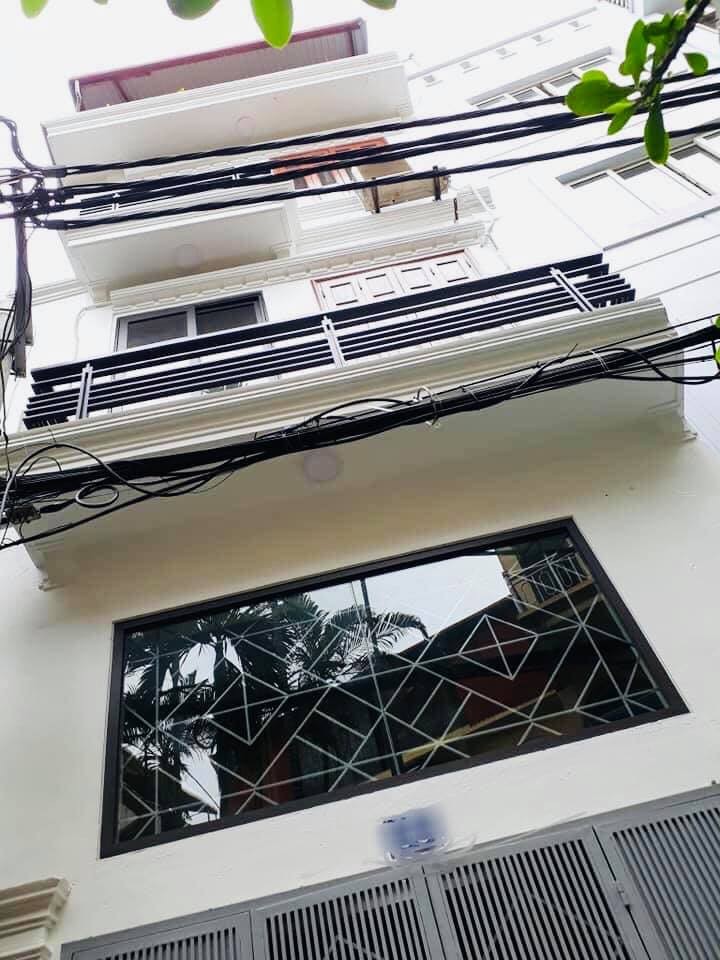 Cần bán gấp nhà Hào Nam Đống Đa, lô góc, ngõ thông nhà đẹp 40m2 mặt tiền 4,5m.
