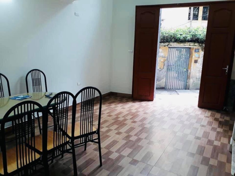 Cần bán gấp nhà Hào Nam Đống Đa, lô góc, ngõ thông nhà đẹp 40m2 mặt tiền 4,5m.