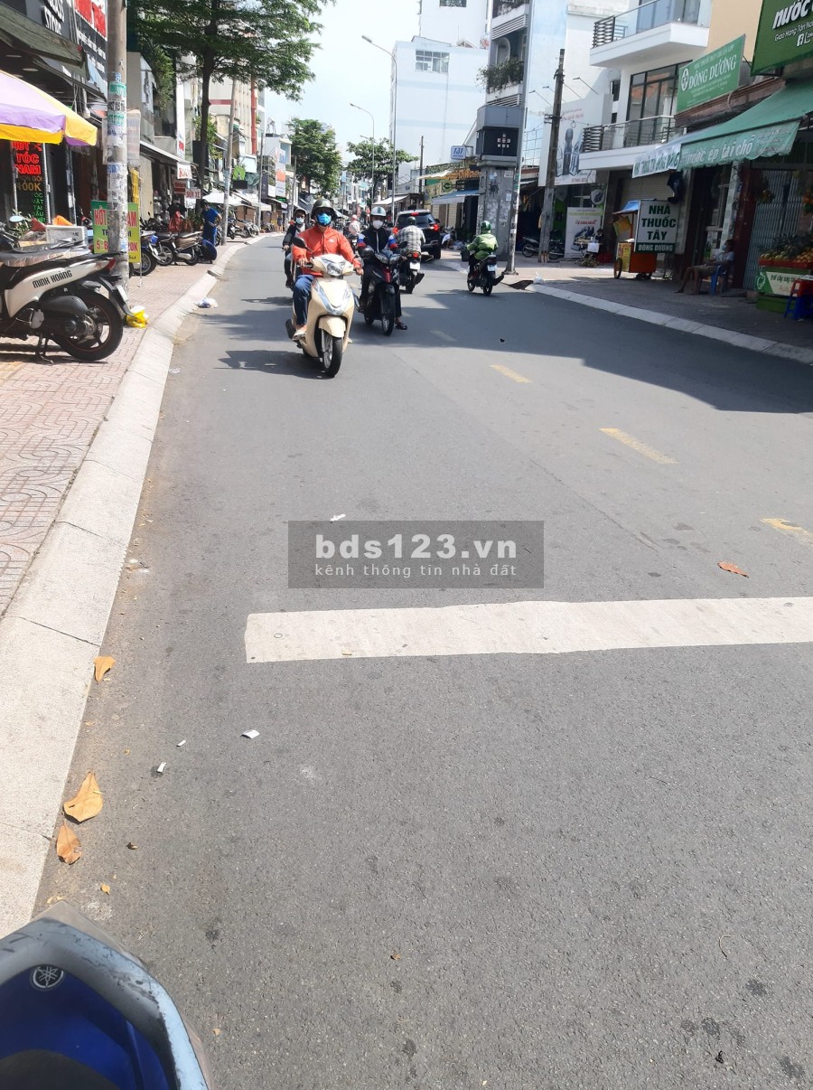 Cần bán gấp nguyên căn 1 trệt, 3 lầu đúc kiên cố, sổ hồng trao tay, tặng nội thất đầy đủ