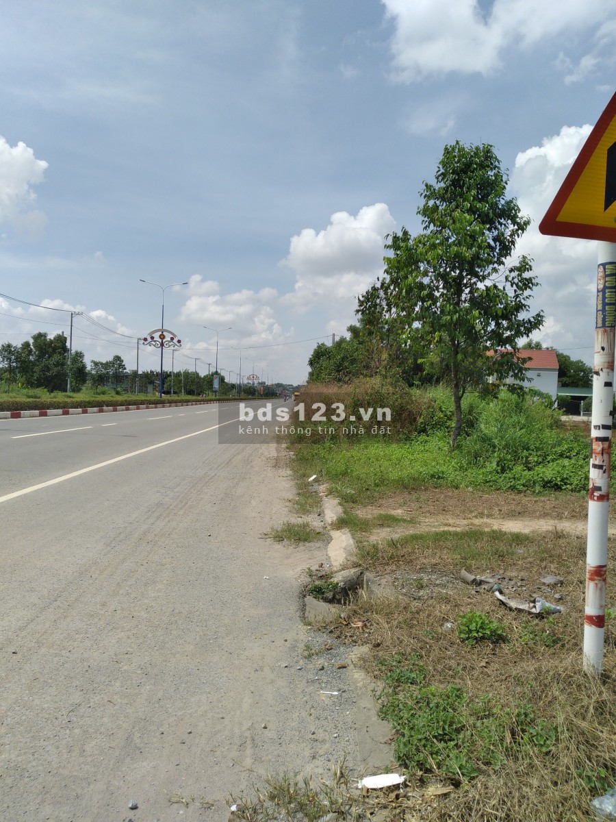 Cần cho thuê đất mặt bằng bằng phẳng, làm việc chín chủ, giá tốt, tiện kinh doanh, khu dân cư