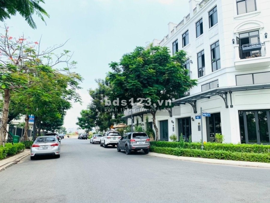 Cần ra hàng gấp biệt thự view hồ Lakeview Quận 2, diện tích 8x22 giá bán nhanh chỉ 32 tỷ