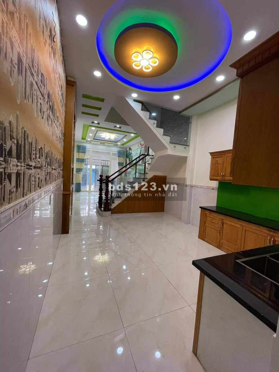 Bán nhà HXT Nguyễn Xuân Khoát Tân Phú 61m2, 3 tầng Kinh doanh sầm uất chỉ 8.2 tỷ lh 0896721788