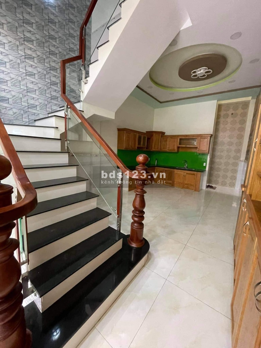 Bán nhà HXT Nguyễn Xuân Khoát Tân Phú 61m2, 3 tầng Kinh doanh sầm uất chỉ 8.2 tỷ lh 0896721788