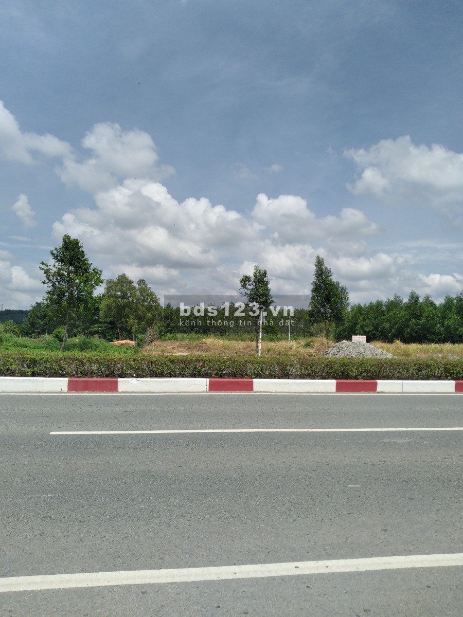 Cần cho thuê đất mặt bằng bằng phẳng, làm việc chín chủ, giá tốt, tiện kinh doanh, khu dân cư