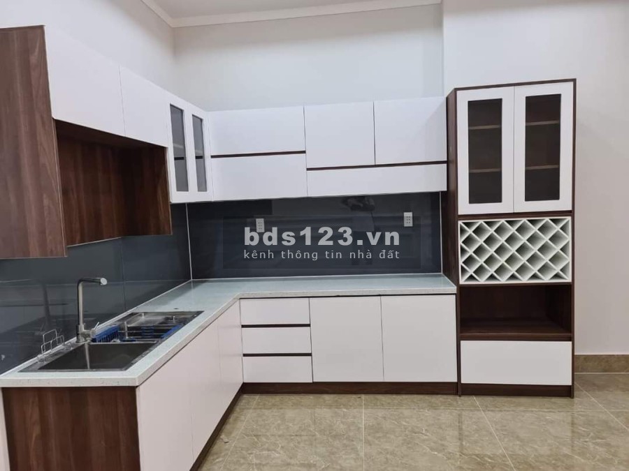 Nhà phố nguyên căn giá rẻ 1 trệt 2 lầu đúc, trung tâm thành phố Dĩ An, sổ đổ hoàn công