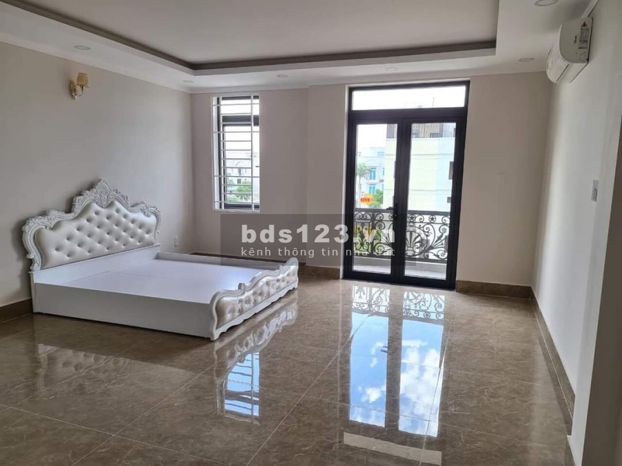Nhà phố nguyên căn giá rẻ 1 trệt 2 lầu đúc, trung tâm thành phố Dĩ An, sổ đổ hoàn công