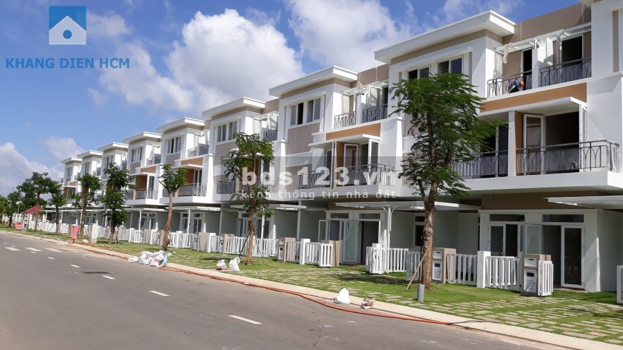 Chính chủ cần bán nhà phố có sân vườn dtsd 5x22m Verosa Park đường T, giá tốt đầu tư