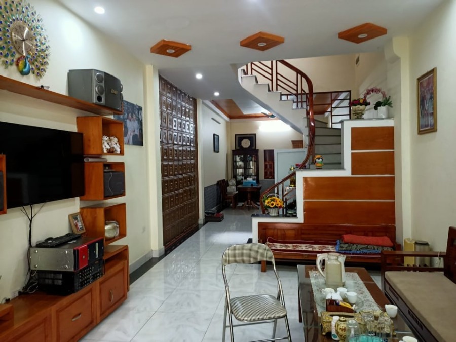 Bán nhà Trung tâm Thanh Trì diện tích sử dụng 63m2 đúc kiên cố 3 tầng giá nhỉnh 3 tỷ