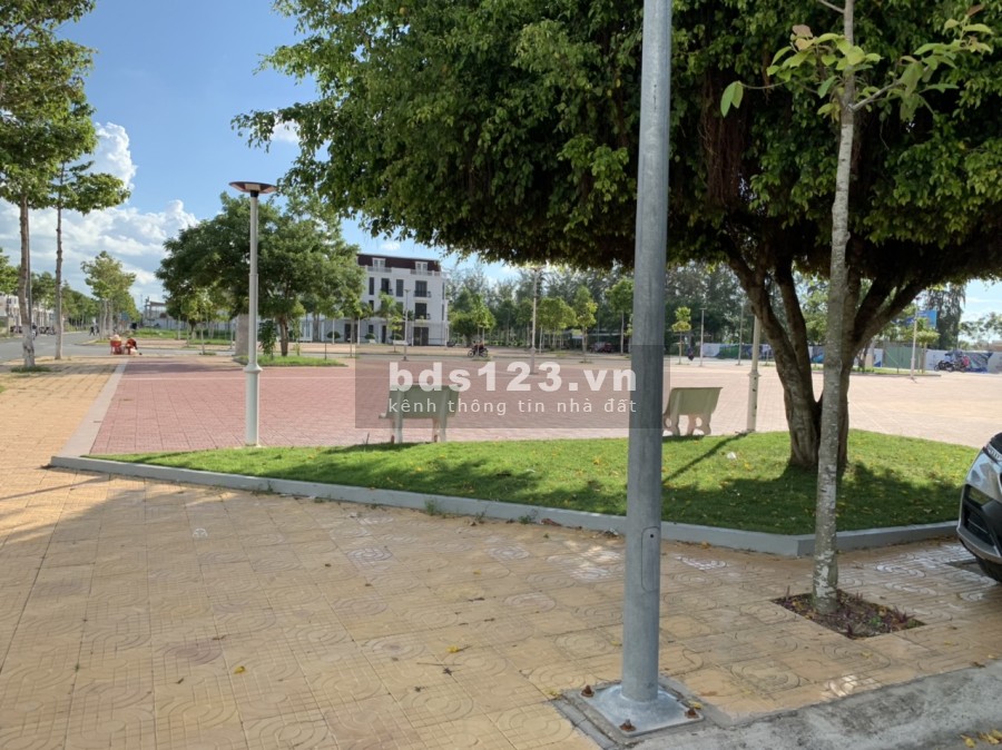 Bán nhà nguyên căn chính chủ đầy đủ công năng bên cạnh cầu đi bộ duy nhất thành phố Sóc Trăng
