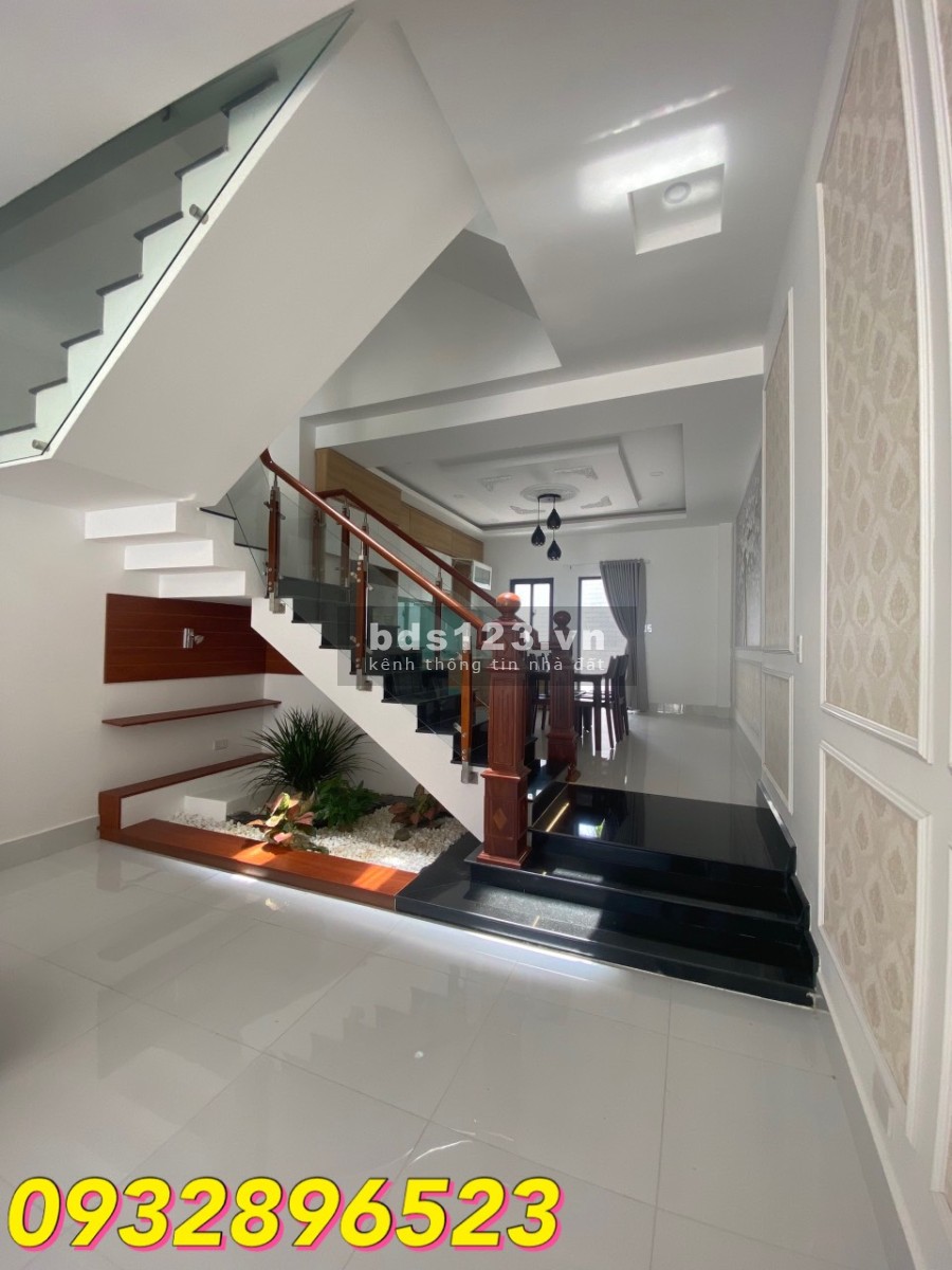Bán nhà nguyên căn khu dân cư cao cấp cách Đại Lộ Đồng. Khởi 200m, liên hệ 0932896523