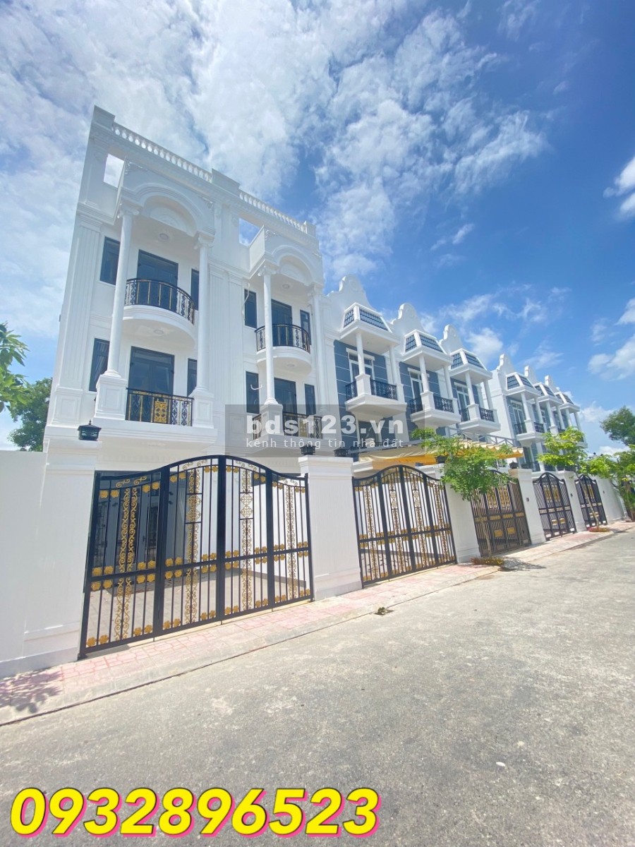 Bán nhà nguyên căn khu dân cư cao cấp cách Đại Lộ Đồng. Khởi 200m, liên hệ 0932896523