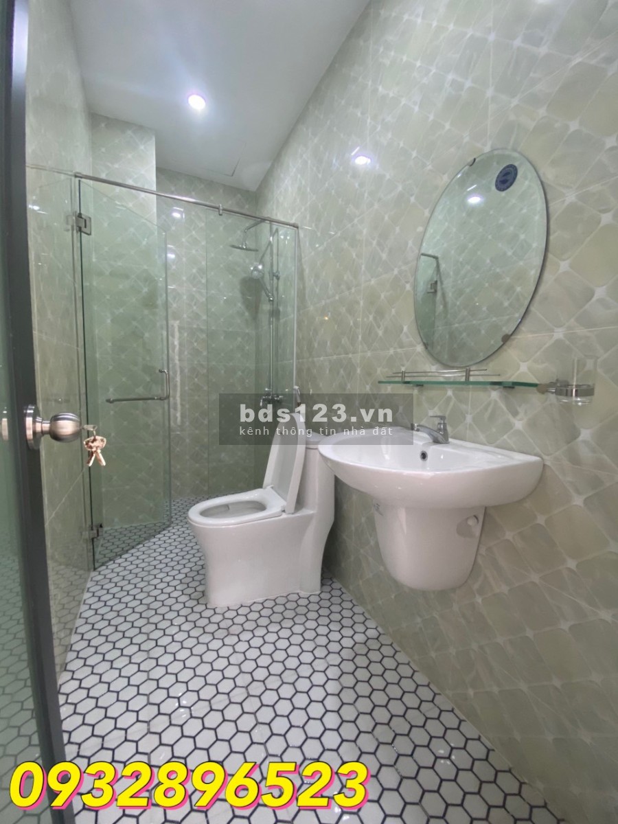 Bán nhà nguyên căn khu dân cư cao cấp cách Đại Lộ Đồng. Khởi 200m, liên hệ 0932896523