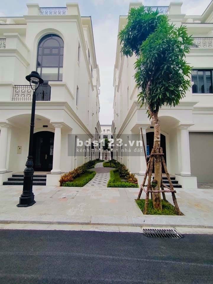 Chính chủ cần bán căn liền kề 90m2 Khu đô thị Vinhomes Marina. Giá chỉ 8,3 tỷ. Liên hệ 0793330111
