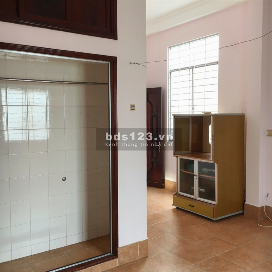 Cho thuê nhà nguyên căn giá rẻ gần Đại lộ Đồng Khởi, 8tr/tháng (có hình).