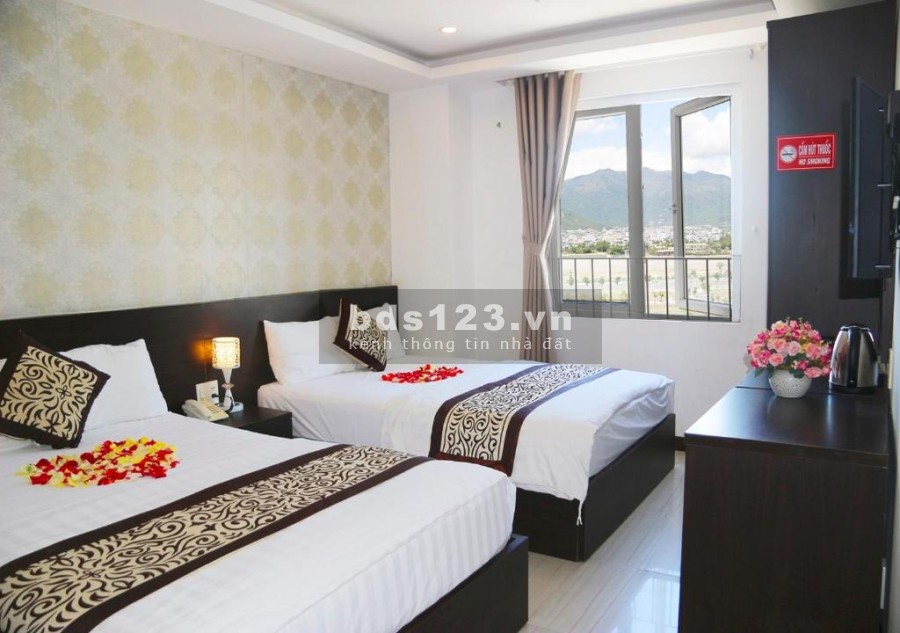 Cần bán gấp khách sạn trung tâm tại Trần Phú Nha Trang 15 tầng, tổng 35 phòng, nội thất đủ