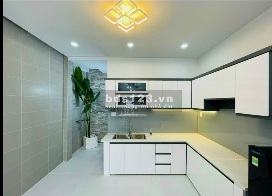 Chỉ cần thanh toán 1.5 tỷ sở hữu ngay căn nhà 1 trệt 2 lầu ngay trung tâm Dĩ An, hỗ trợ vay