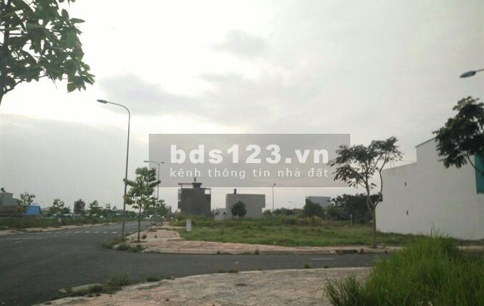 Gia đình cần bán đất ngay khu dân cư đường 10 sổ sẵn bao sang tên, giá tốt, khu dân cư