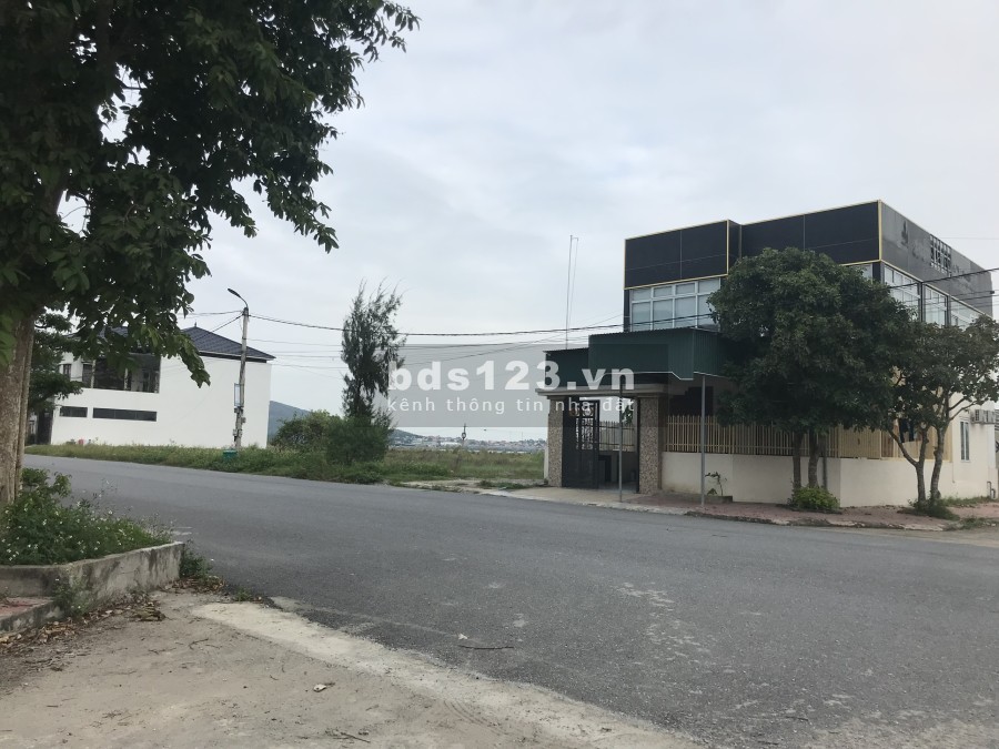 Bán lô góc 2 mặt tiền đường 14m và 7m tại Hoàng Mai vị trí đắc địa, khu dân cư đông đúc