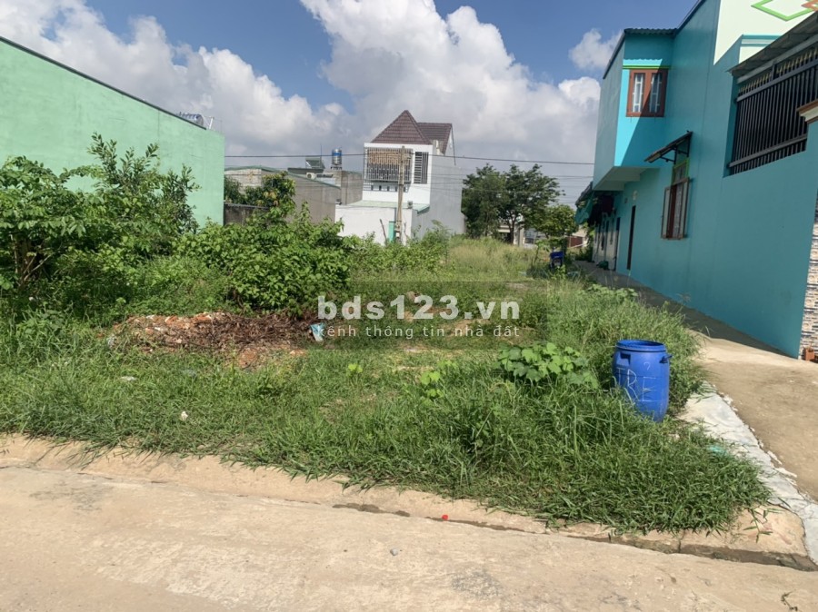 Kẹt tiền bán gấp lô đất 600m2 và 32 phòng trọ ngay chợ, sát khu CN, đối diện Đại Học Việt Đức