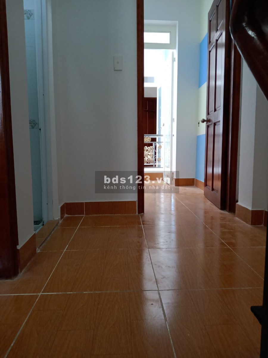 Ngân hàng thanh lý nhà cấp 4 còn mới diện tích 4*10 ngay chợ Liên khu 56 giá chỉ 1.8 tỷ