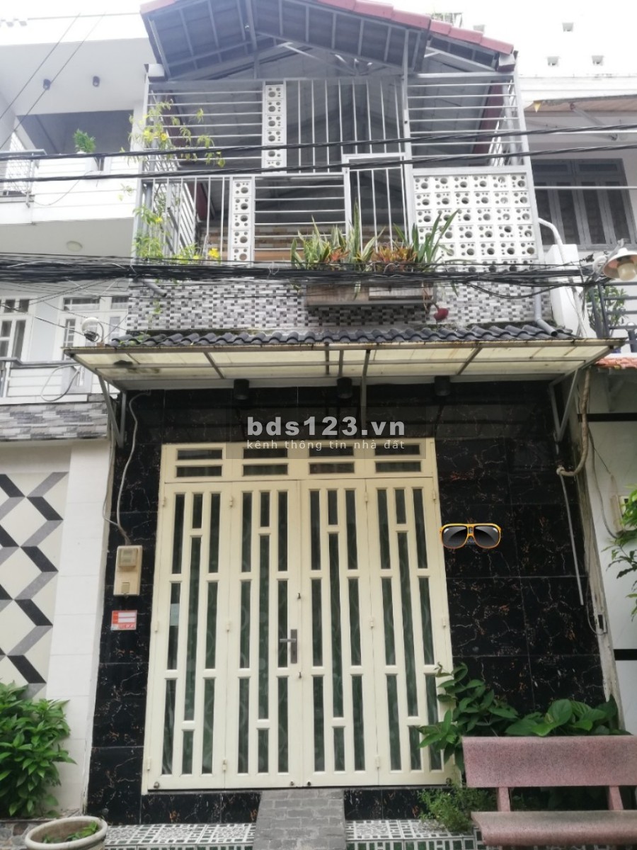 Nhà 3 tầng kiên cố, hẻm xe hơi tránh. Phan Huy Ích, Quận Tân Bình giá bán chỉ 4,3 tỷ