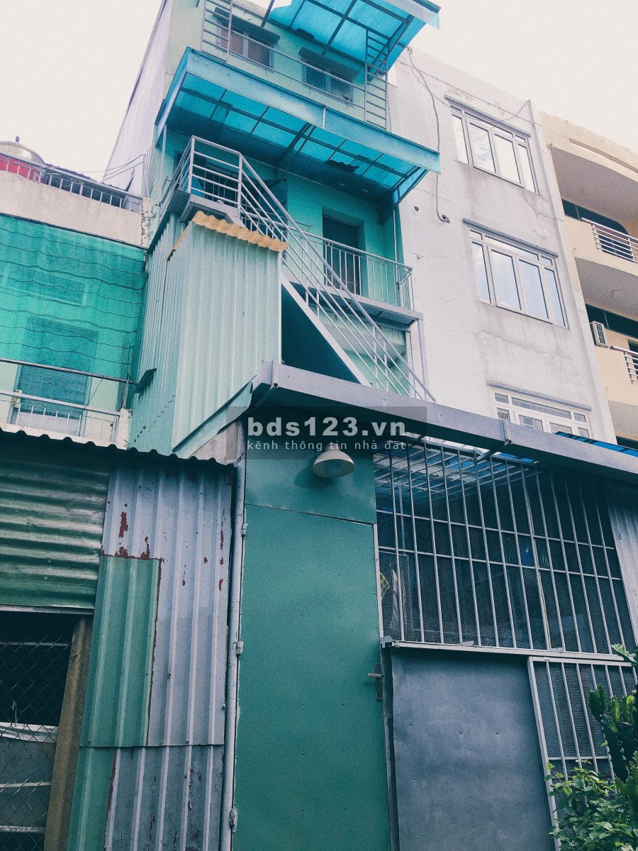 Kẹt tiền bán gấp nhà hẻm lớn 354 Lý Thường Kiệt Quận 10 đúc kiên cố còn mới, có sân trước sau