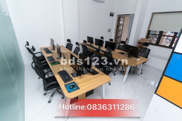 Chính chủ cho thuê căn phòng tịa Cityland Gò Vấp, dtsd 20m2 0 300m2 máy lạnh, thang máy