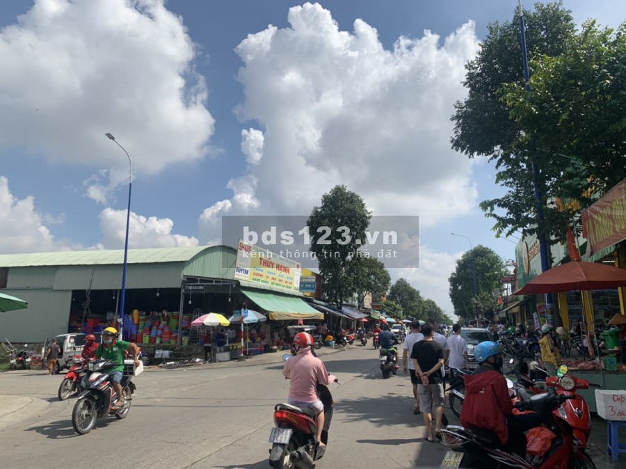 Kẹt tiền bán gấp lô đất 600m2 và 32 phòng trọ ngay chợ, sát khu CN, đối diện Đại Học Việt Đức