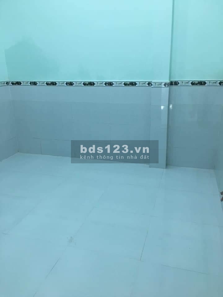 Bán nhà Cấp 4, diện tích sử dụng 129m2, Phan Huy Ích, giá bán 3.65 tỷ ô tô vào tận nhà