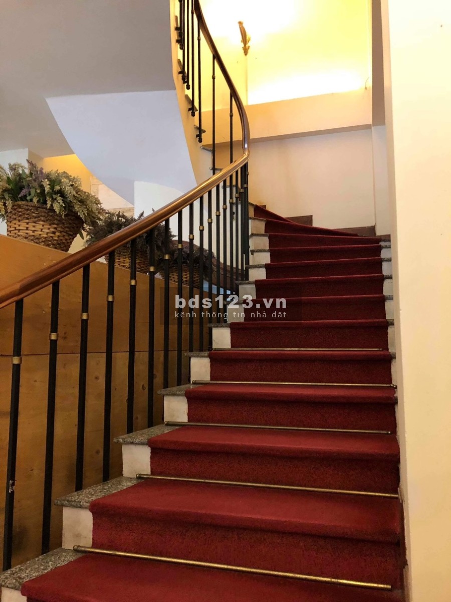 Cho thuê nhà mặt phố Lê Duẩn, Hoàn Kiếm, Hà Nội giá chào 50 triệu/tháng, thương lượng