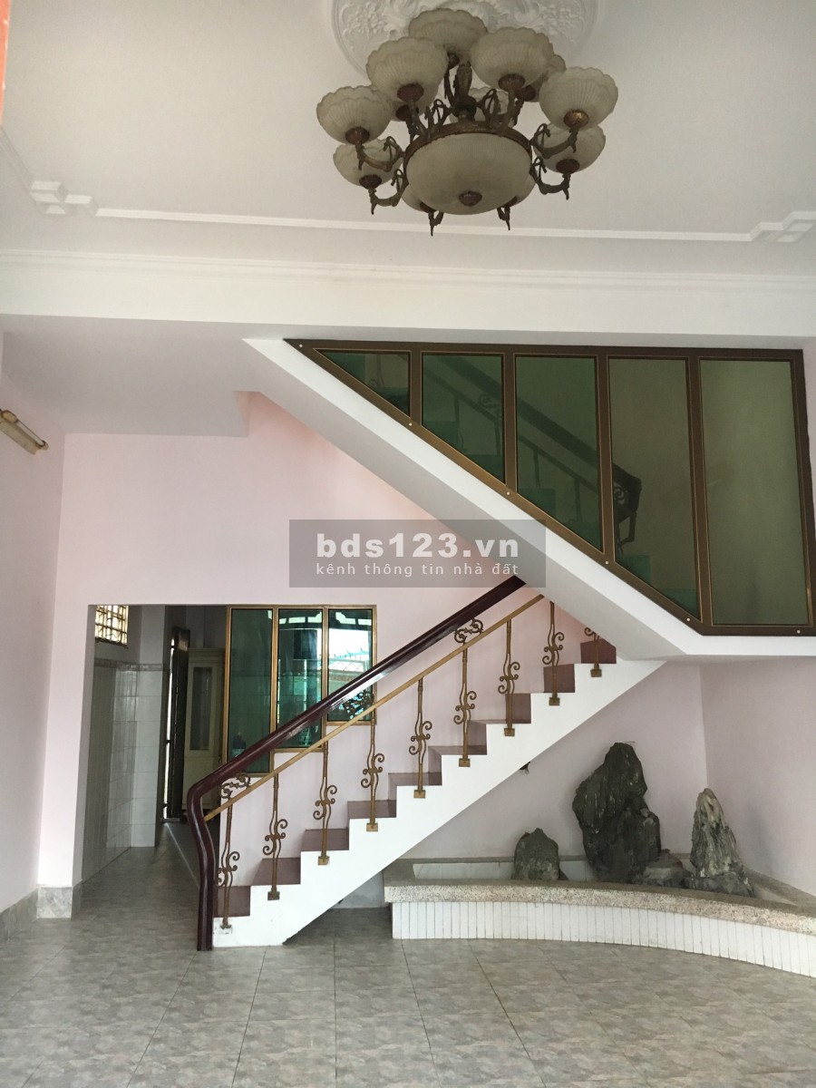 Cho thuê nhà nguyên căn giá rẻ gần Đại lộ Đồng Khởi, 8tr/tháng (có hình).