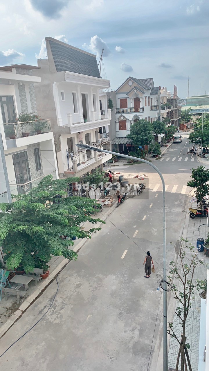 Bán Nhà 1 trệt 2 lầu 3pn, giá mềm, sang tên công chứng ngay, sổ hồng riêng, hoàn công đầy đủ