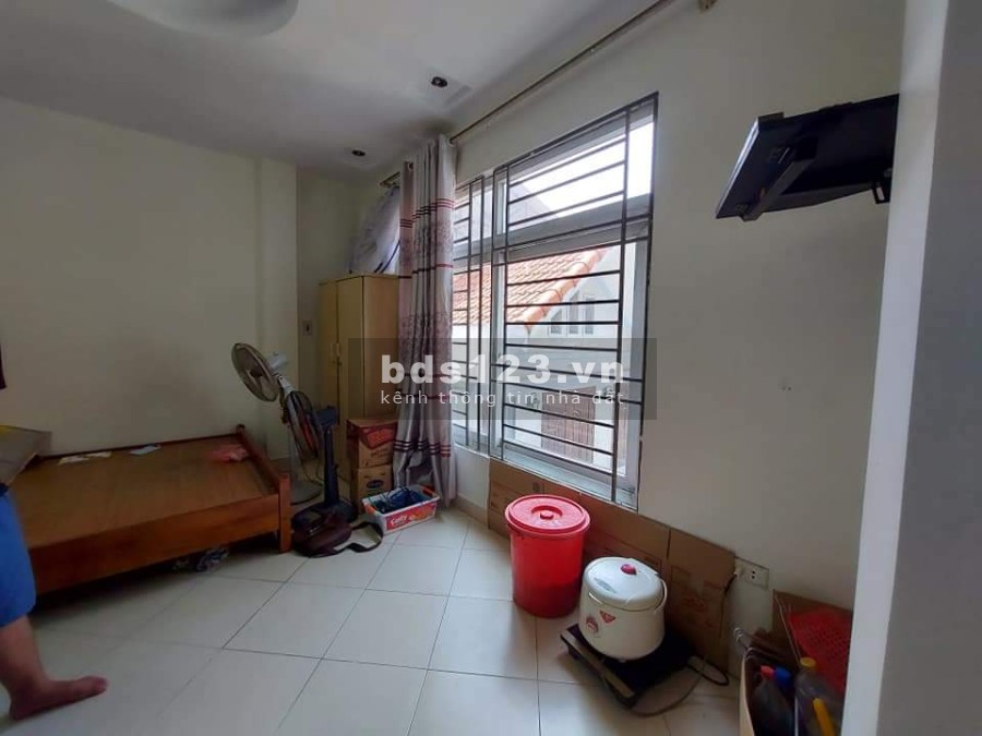 Bán nhà lô góc Cầu Giấy siêu VIP giá bán 4.2 tỷ, thương lượng chính chủ, lh 0969452378