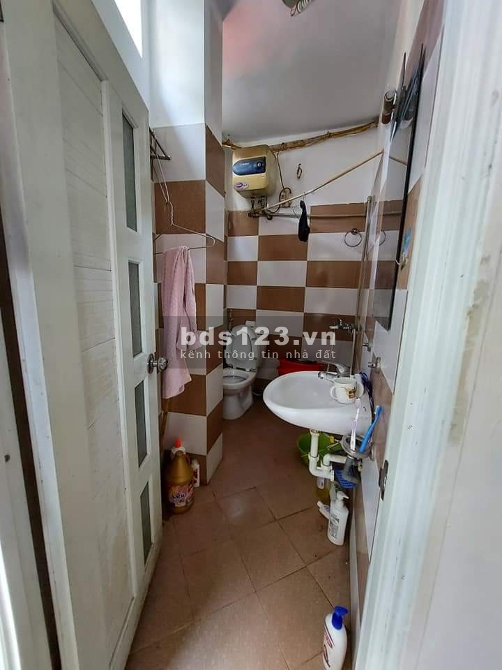 Bán nhà lô góc Cầu Giấy siêu VIP giá bán 4.2 tỷ, thương lượng chính chủ, lh 0969452378
