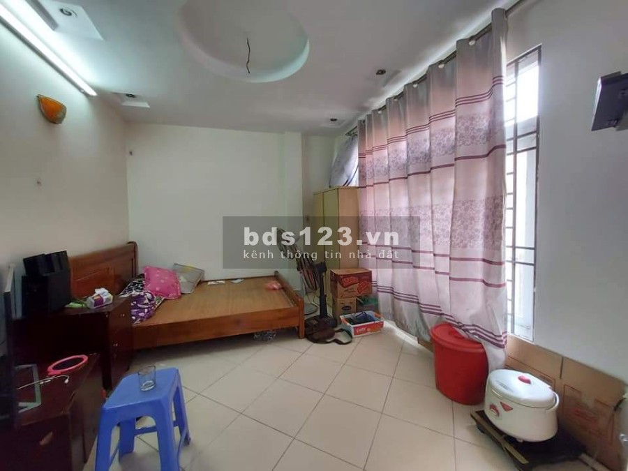 Bán nhà lô góc Cầu Giấy siêu VIP giá bán 4.2 tỷ, thương lượng chính chủ, lh 0969452378
