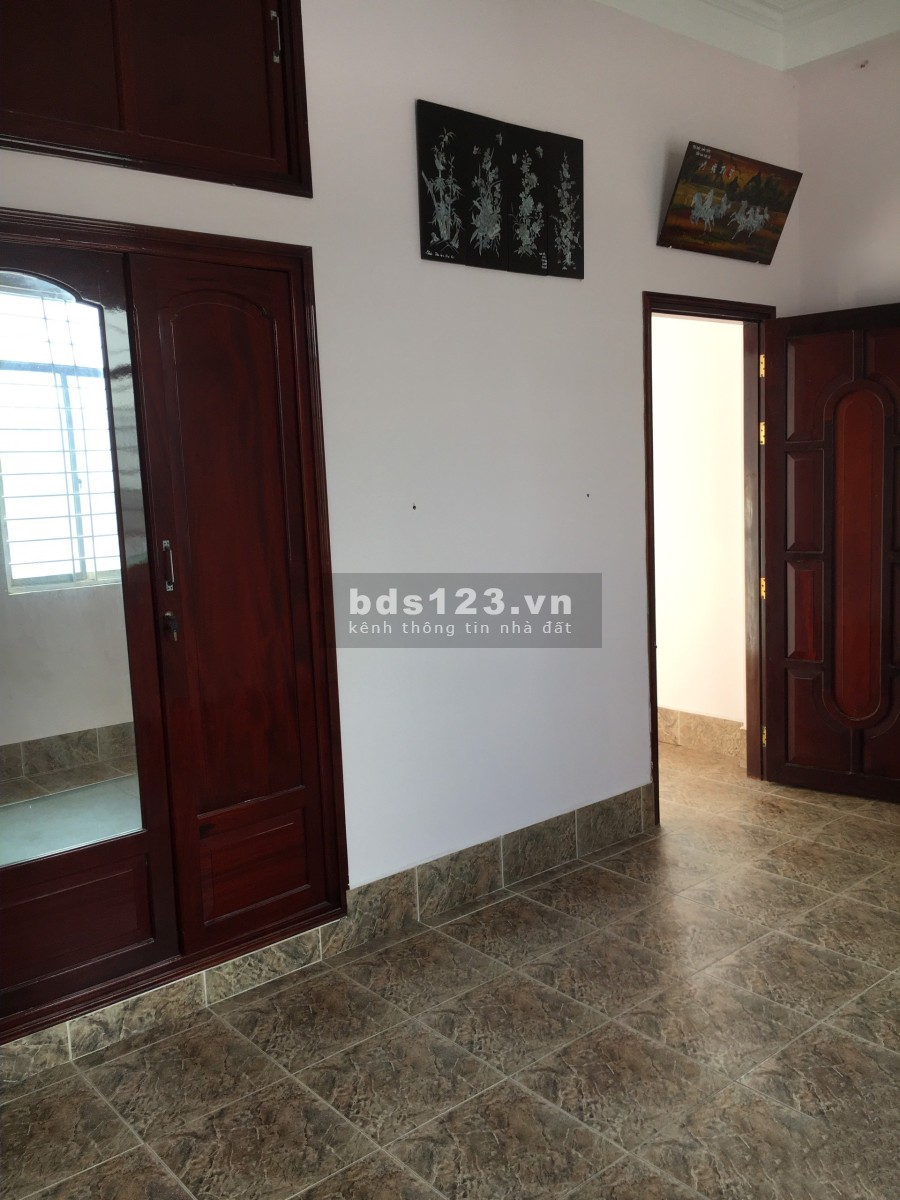Cho thuê nhà nguyên căn giá rẻ gần Đại lộ Đồng Khởi, 8tr/tháng (có hình).
