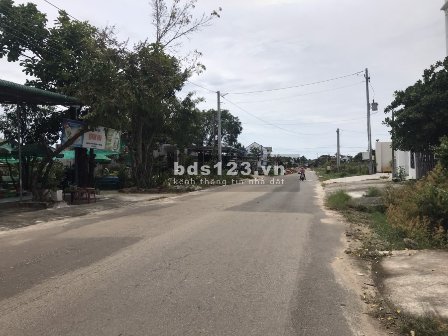 Bấn đất 2 mặt tiền Nguyễn Du, Cam Bình, Tân Phước, LaGi sổ hồng riêng, giá đầu tư sinh lời