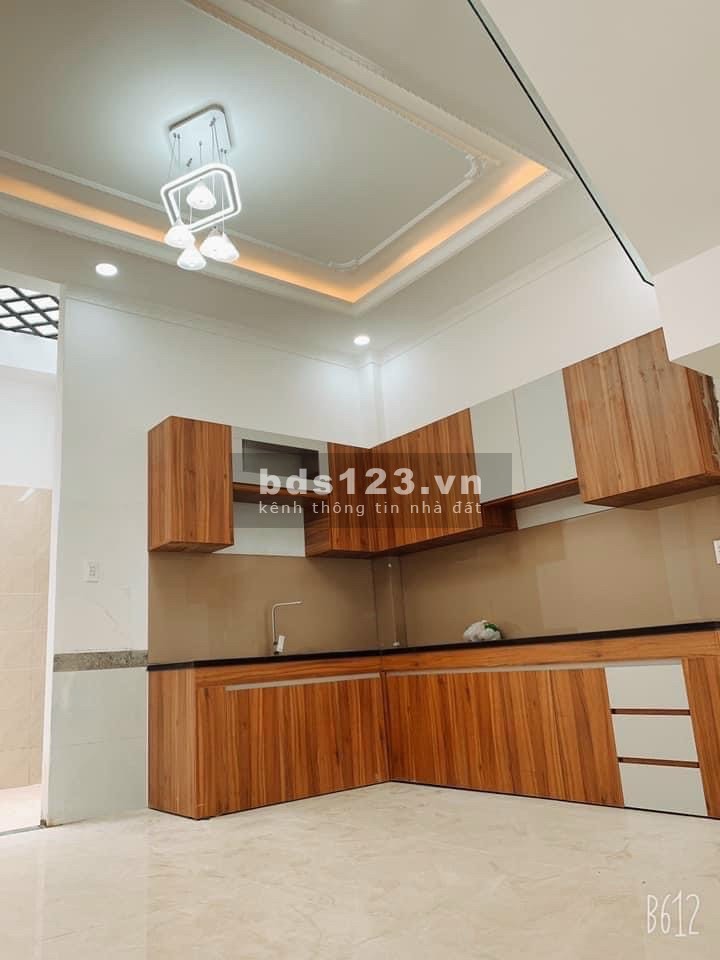 Nhà 1 trệt 2 lầu tuyệt đẹp với mức giá vô cùng hấp dẫn sở hữu ngay căn nhà tuyệt đẹp