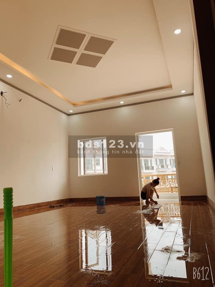 Nhà 1 trệt 2 lầu tuyệt đẹp với mức giá vô cùng hấp dẫn sở hữu ngay căn nhà tuyệt đẹp