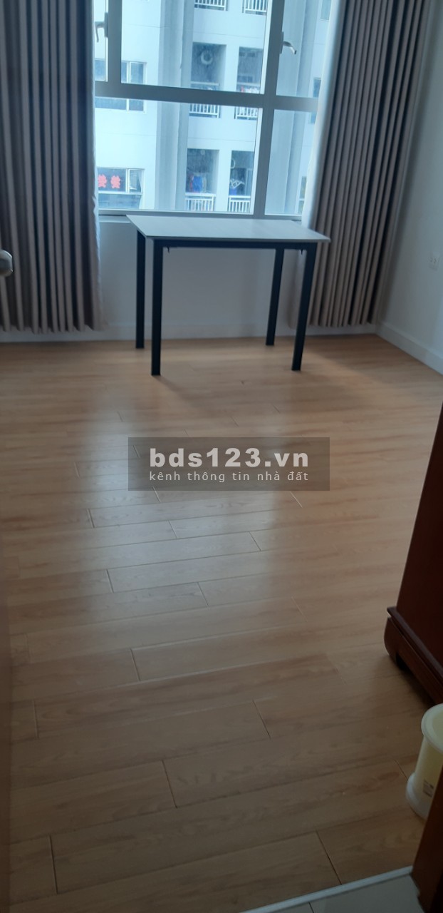 Tìm 1 nữ thuê 1 phòng trong căn hộ cao cấp 100m2 tiện ích đủ, vào ở được ngay, giá 5 triệu