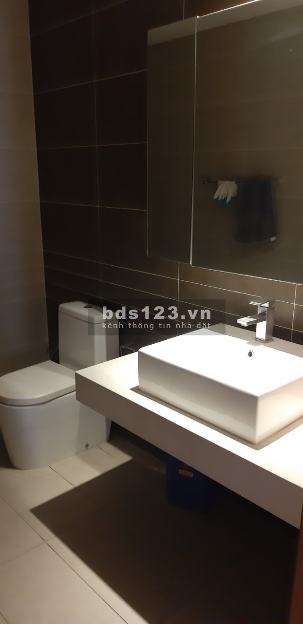 Tìm 1 nữ thuê 1 phòng trong căn hộ cao cấp 100m2 tiện ích đủ, vào ở được ngay, giá 5 triệu