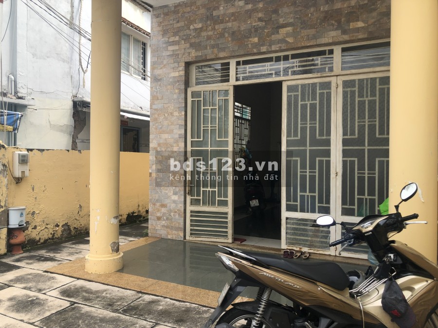 Bán 212m2 đất tặng nhà Huỳnh Tấn Phát Quận 7 giá thương lượng cho khách thiện chí