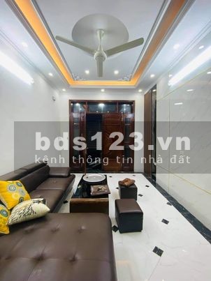 Giảng viên Đại học Kinh Công bán nhà, cách trường 3p; Giá hiếm 3.65 tỷ, 5 tầng đẹp lung linh