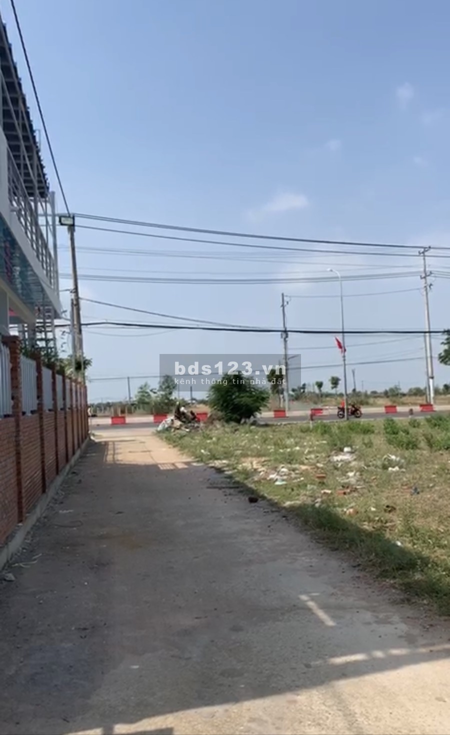 Cần tiền làm ăn nên bán lô đất chính chủ, sổ hồng trao tay, vị trí đắc địa, giao thông thông thoáng