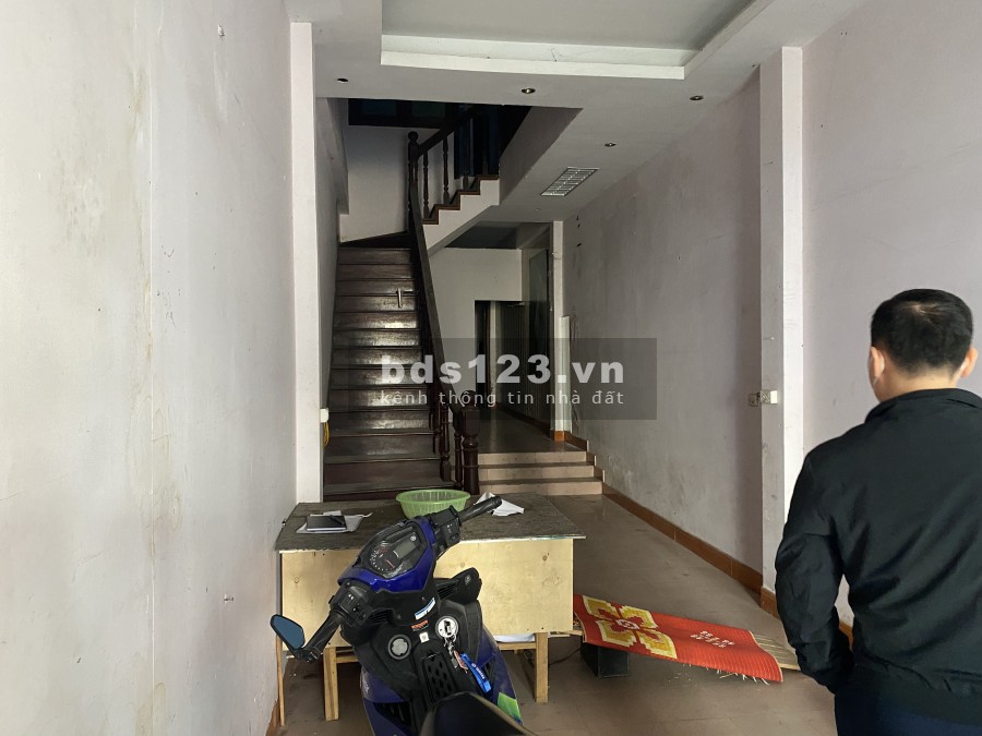 Cho thuê nhà mặt tiền Lê Duẩn, Hoàn Kiếm gí 40 triệu/tháng, có thương lượng, khu dân cư đông