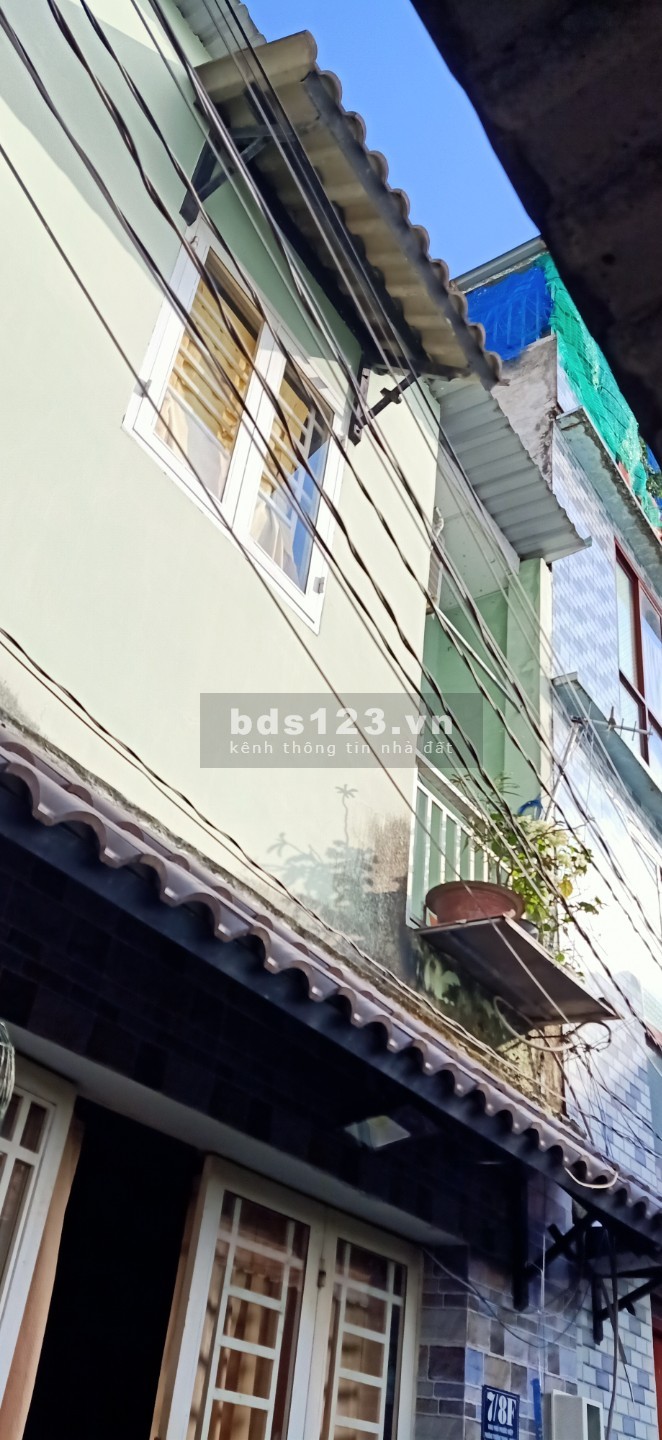 Nhà 1 trệt 1 lầu.1 pH khách, 2 pH ngủ, 2 toilet. 1,5 tỷ có thương lượng