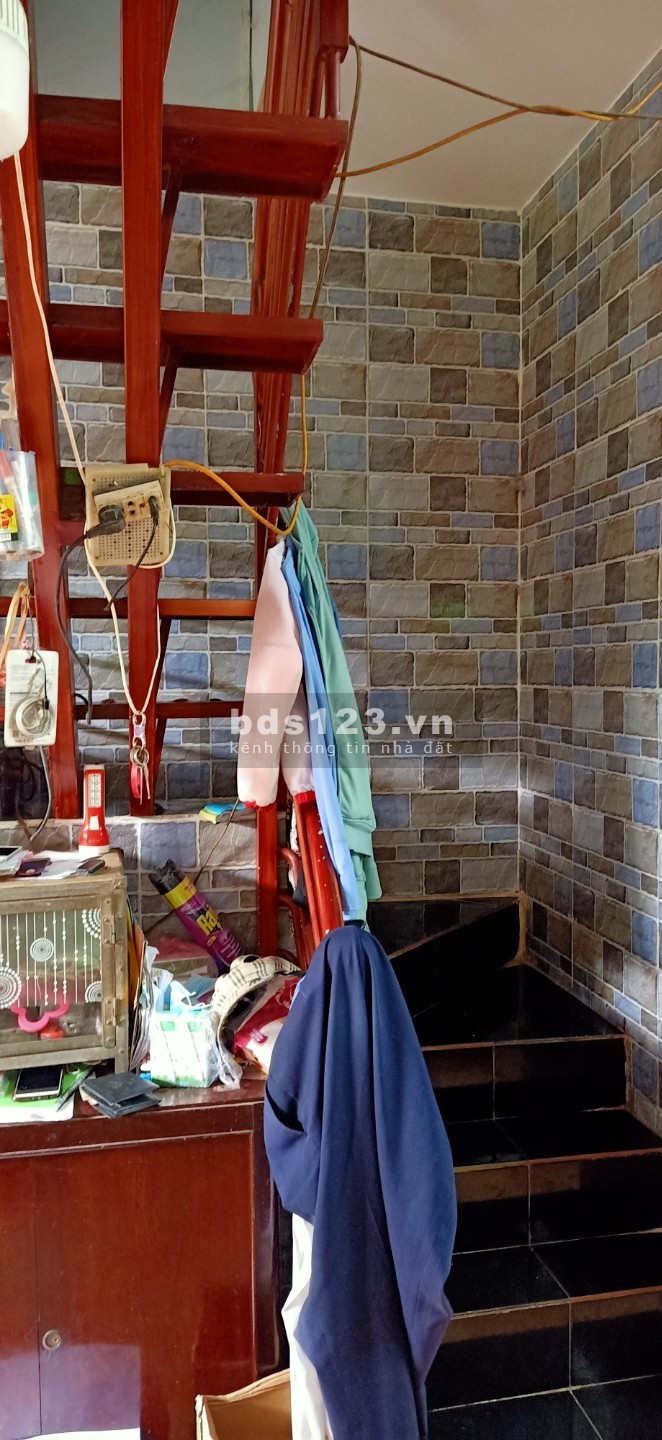 Nhà 1 trệt 1 lầu.1 pH khách, 2 pH ngủ, 2 toilet. 1,5 tỷ có thương lượng