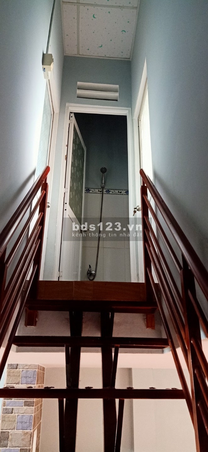 Nhà 1 trệt 1 lầu.1 pH khách, 2 pH ngủ, 2 toilet. 1,5 tỷ có thương lượng