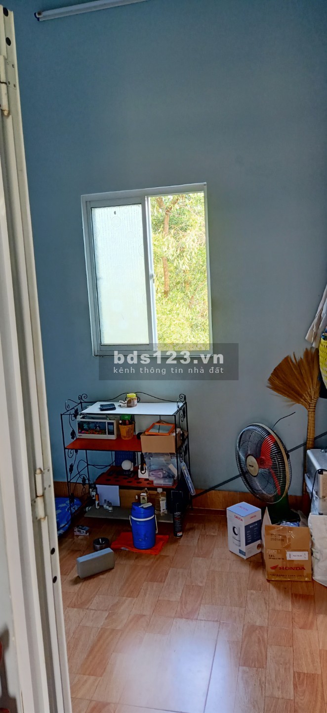 Nhà 1 trệt 1 lầu.1 pH khách, 2 pH ngủ, 2 toilet. 1,5 tỷ có thương lượng