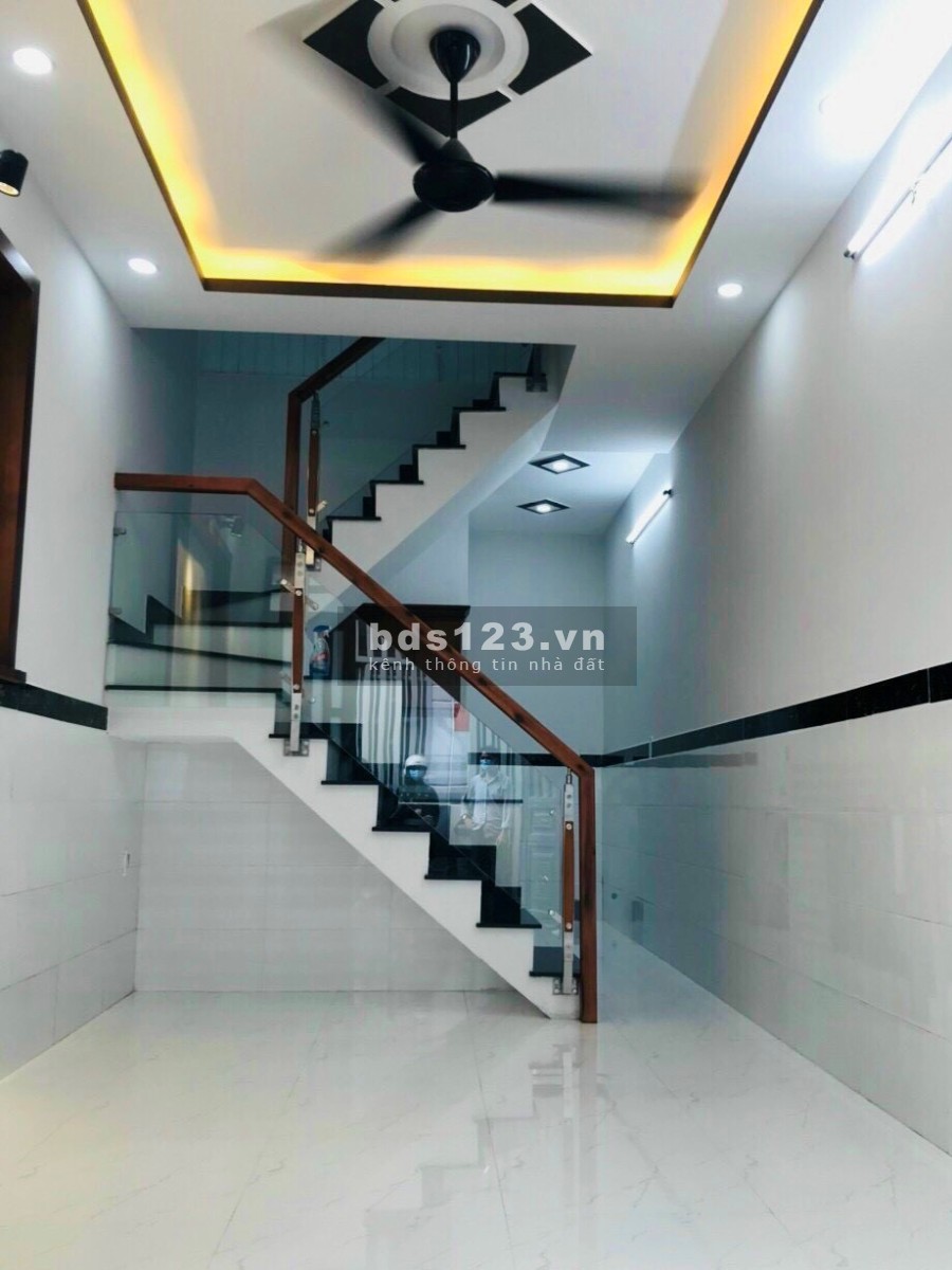 Bán nhà mặt tiền Tân Khai (CMT8), dtsd 29m2, giá 4tỷ6 giảm gấp còn 4tỷ2, Quận Tân Bình